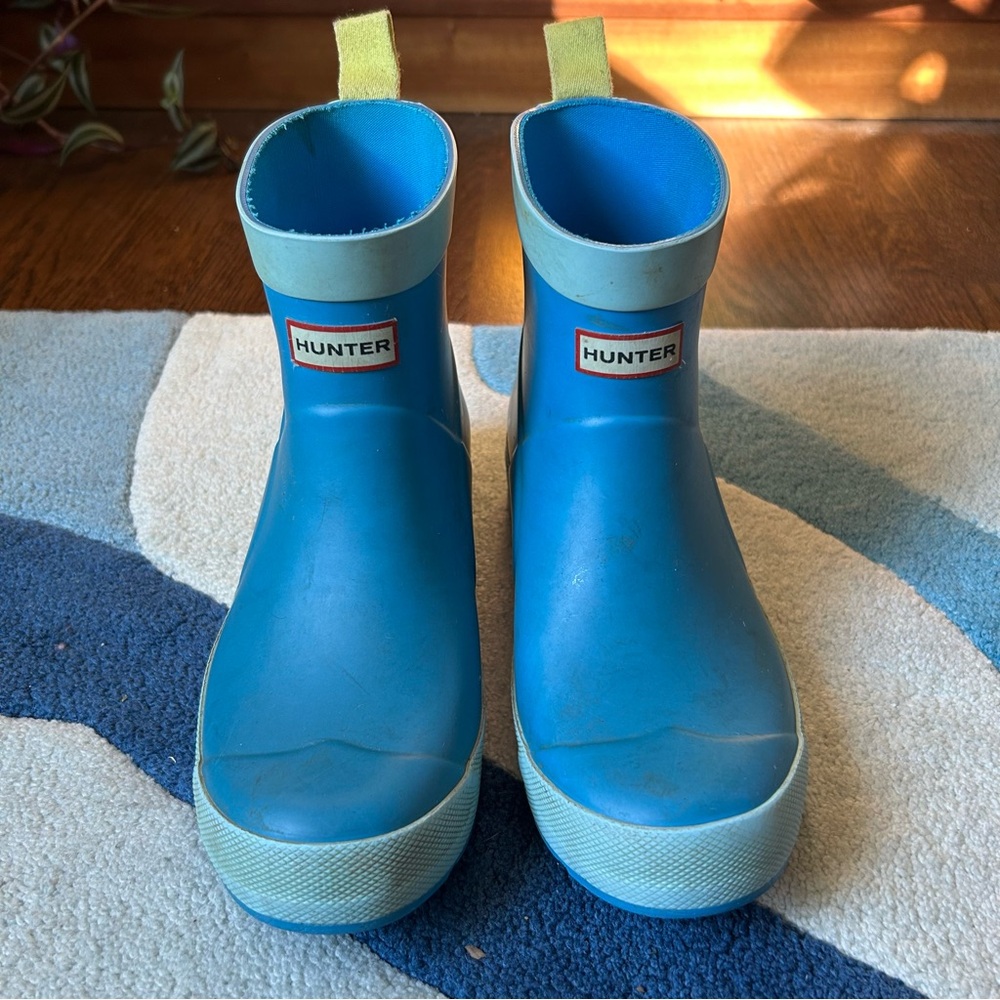 Hunter Kids Bright Blue Rain Boots with Light Blue Trim and Yellow Pull Tabs